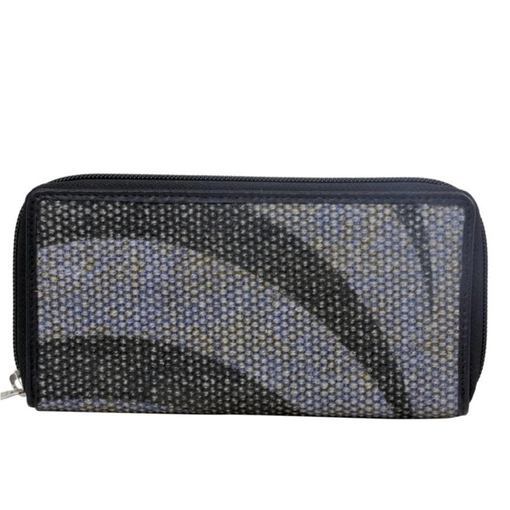 Myra full size rug/ leather zip wallet.  Myra wallet. New with tags